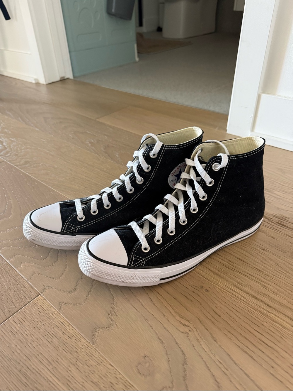 Converse Chuck Taylor All Star High Tops – Black – Size 10
